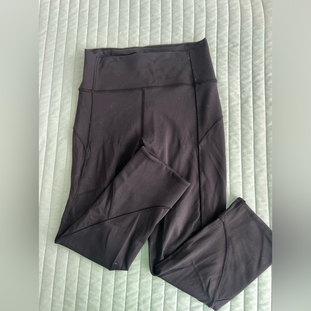 Lululemon Wunder Train 23” Size 4 Leggings in Black